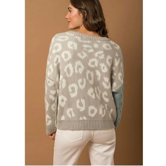 Gilli Cable Knit Blue Gray Color Block Animal Print Oversized Sweater Size Small - Picture 6 of 11